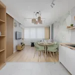 Apartment Stylish With Air Conditioning And A Workspace In The Center Of By Renters *