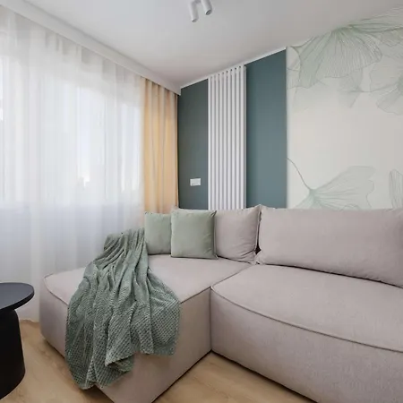 Stylish With Air Conditioning And A Workspace In The Center Of By Renters