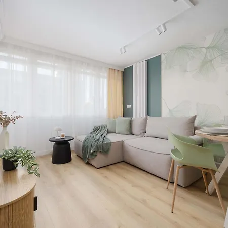 Apartman Stylish With Air Conditioning And A Workspace In The Center Of By Renters Varsó