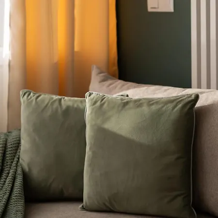 Stylish With Air Conditioning And A Workspace In The Center Of By Renters Apartman Varsó