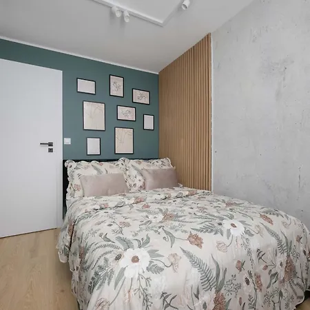 Stylish With Air Conditioning And A Workspace In The Center Of By Renters Apartament Warszawa