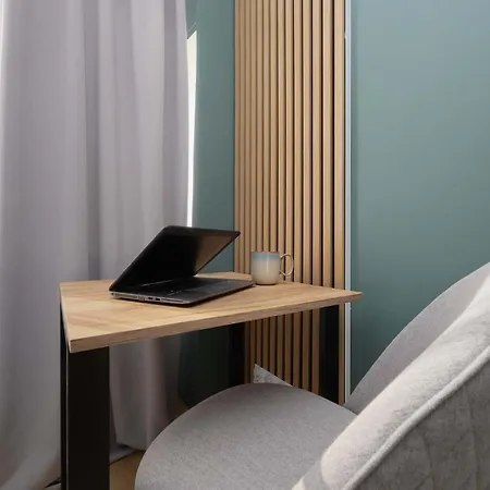 Apartament Stylish With Air Conditioning And A Workspace In The Center Of By Renters