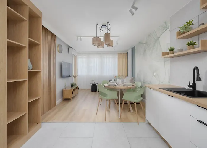 Apartment Stylish With Air Conditioning And A Workspace In The Center Of By Renters *