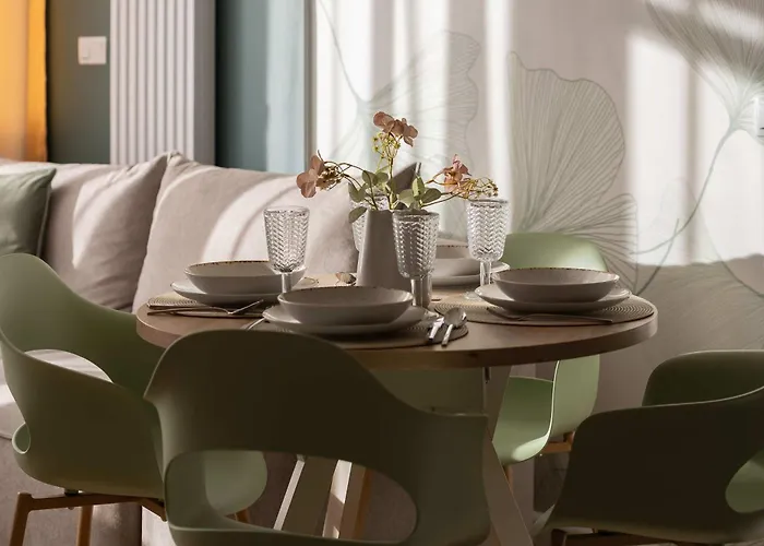 Stylish With Air Conditioning And A Workspace In The Center Of By Renters Apartment *