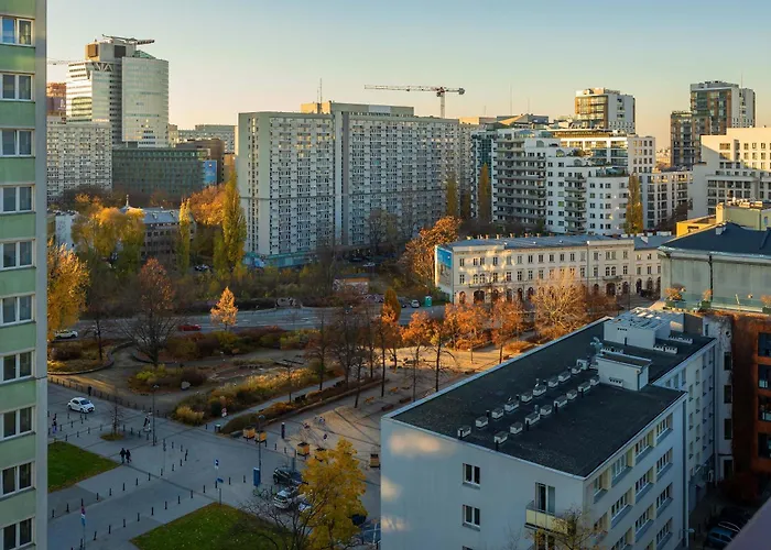 Stylish With Air Conditioning And A Workspace In The Center Of By Renters Apartment *